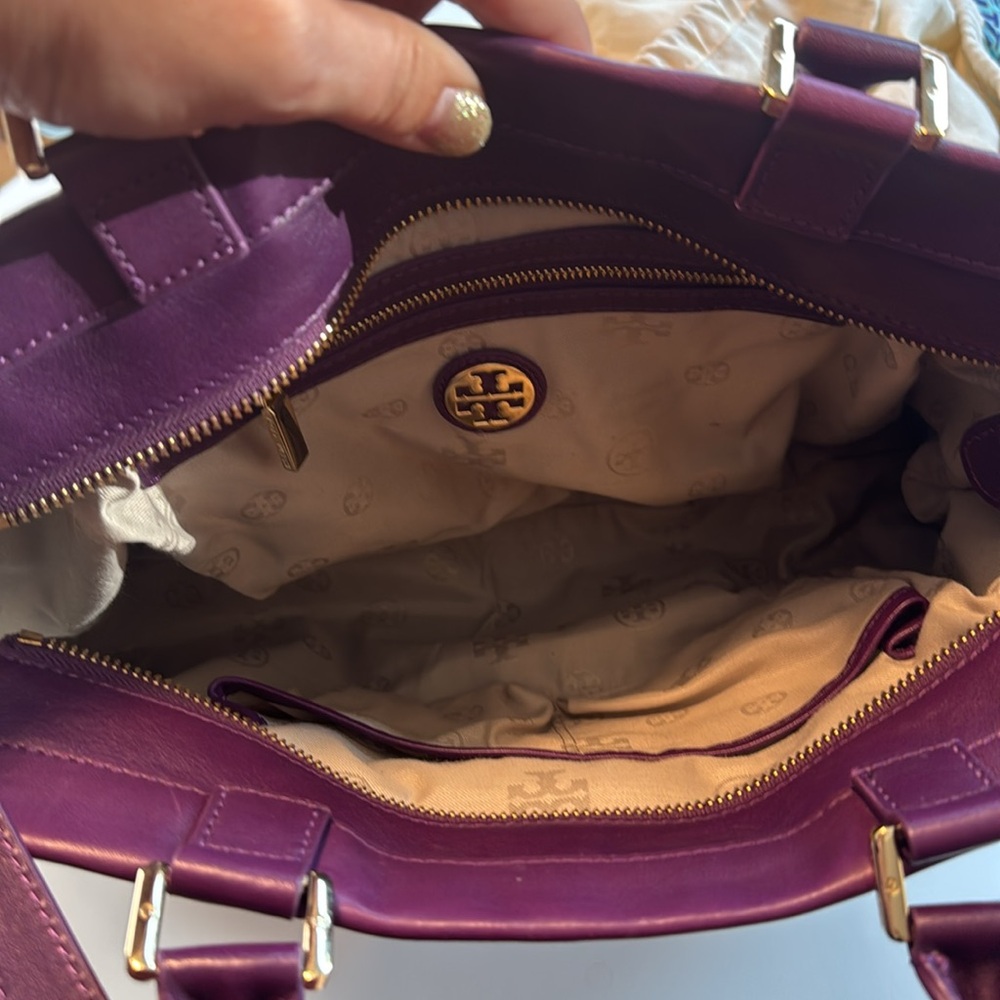 Tory Burch purple suede leather purse crossbody tote bag with gold hardware - Picture 5 of 10